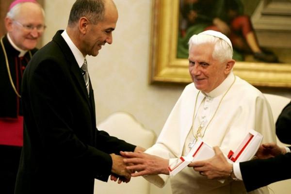 Tudi slovenski politiki o zapuščini pokojnega Benedikta XVI.